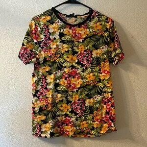 2 Men floral short sleeve size medium